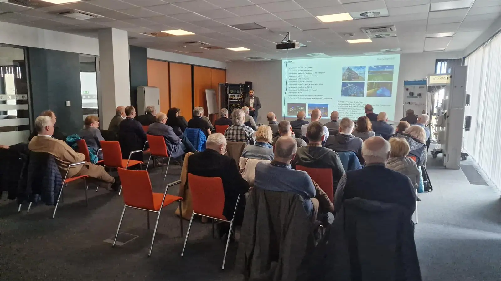 Uczestnicy podczas ciekawego i profesjonalnego szkolenia prowadzonego przez mgr. inż. Michała Piechulka