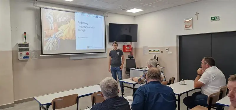 Panel szkoleniowy "Magazyny energii"  prowadzony przez mgr. inż. Marcina Fronca  z Politechniki Lubelskiej