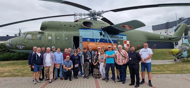 Uczestnicy na terenie Muzum Sił Powietrznych w Dęblinie